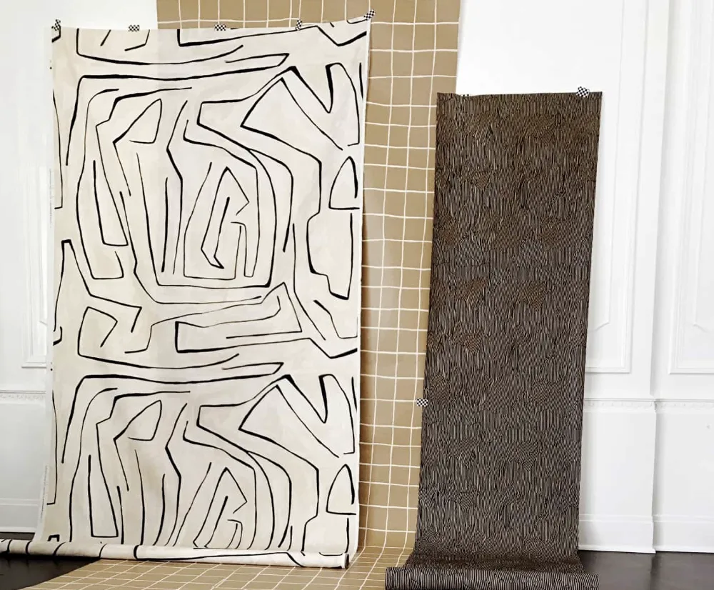 Textielstalen met grafische patronen en warme neutrale tinten